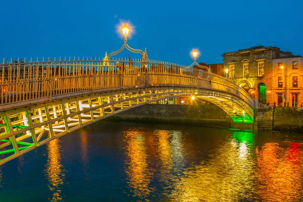 Vista Atardecer Del Puente Millenium Dublín Irlanda —  Fotos de Stock