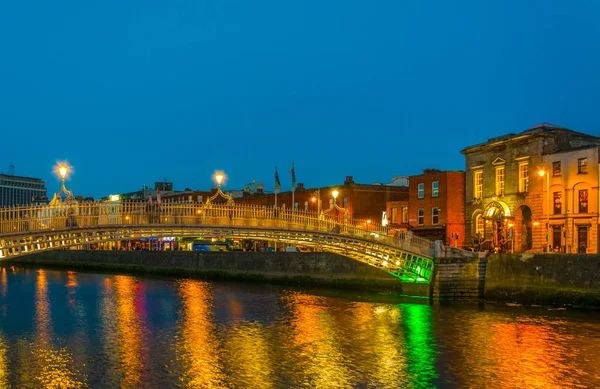 Vista Atardecer Del Puente Millenium Dublín Irlanda —  Fotos de Stock