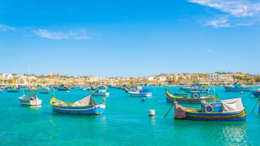 Renkli balıkçı tekneleri Marsaxlokk, Malt demirlemek
