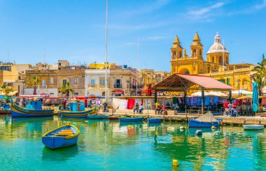 Renkli balıkçı tekneleri Marsaxlokk, Malt demirlemek