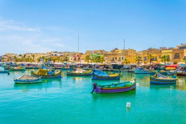 Renkli balıkçı tekneleri Marsaxlokk, Malt demirlemek