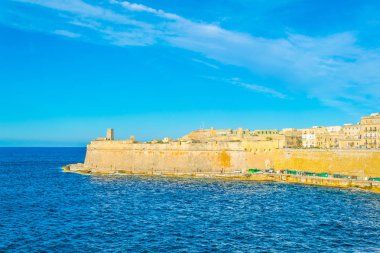 Fort St.Elm tarafından hakim Valletta sahil şeridi
