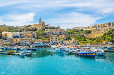 Balıkçı tekneleri demirlemek Mgarr, Gozo, Malt