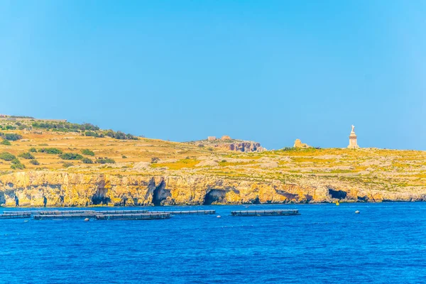 Вид Остров Статуей Святого Павла Возле Бугиббы Мальт — стоковое фото