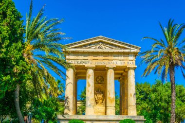 Valletta, Malt alt barrakka bahçelerinde antika bir köşk görünümünü