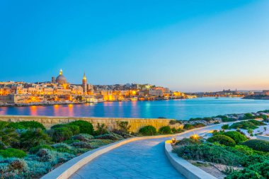 Valleta manzarası geceleri, Malt