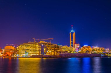Seaside Sliema, Malt gece görünümü