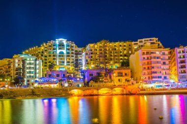 Seaside Sliema, Malt gece görünümü
