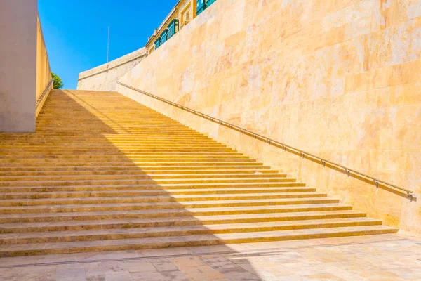 Pohled Strmé Schodiště Vedle Maltský Parlament Vallett — Stock fotografie