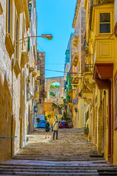 Weergave Van Een Smalle Straat Het Historische Centrum Van Valletta — Stockfoto