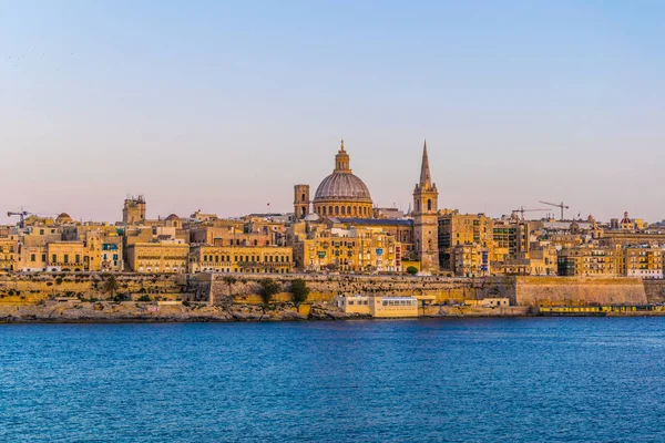 Silhuett Valleta Malt — Stockfoto