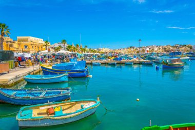 Renkli balıkçı tekneleri Marsaxlokk, Malt demirlemek