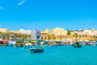 Renkli balıkçı tekneleri Marsaxlokk, Malt demirlemek