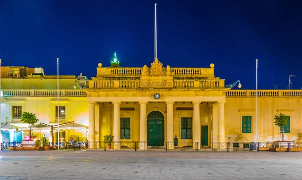 Éjszakai Kilátás Kivilágított Saint George Square Épület Valletta Maláta — Stock Fotó
