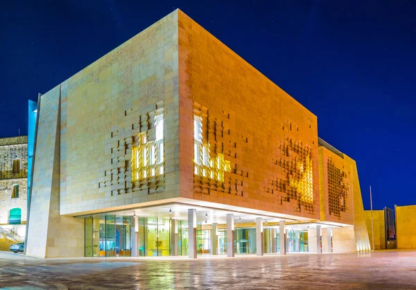 Malta Valletta, Malt Meclis'te gece görünümü