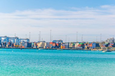Birzebbuga, Malta, 30 Nisan 2017: Kargo liman Birzebugga, Malt yakınındaki görünümünü