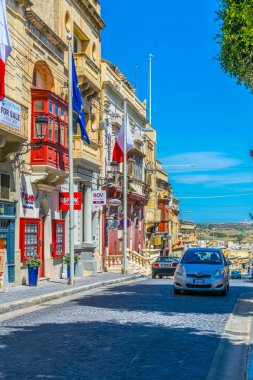 Victoria (Rabat), Malta, 1 Mayıs 2017: Victoria (Rabat), Gozo, Malt dar bir sokakta görünümünü