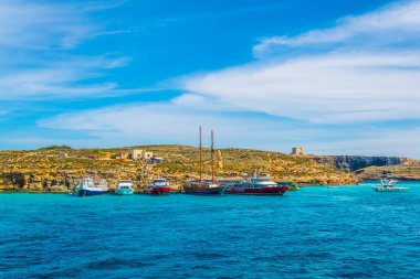 Comino, Malta, 1 Mayıs 2017: Turist tekneleri comino ada, Malt ankraj