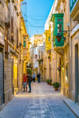 Mdina, Malta, 2 Mayıs 2017: Mdina, Malt eski şehrin dar bir sokakta görünümünü