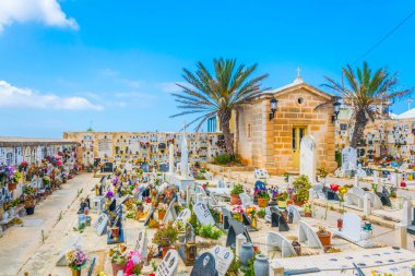 Mellieha, Malta, 8 Haziran 2017: Mellieha, Malt küçük bir mezarlıkta