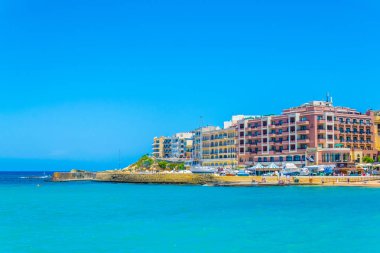 Marsalforn, Malta, 7 Haziran 2017: Marsalforn, Gozo, Malt, sahil gezinti görünümünü