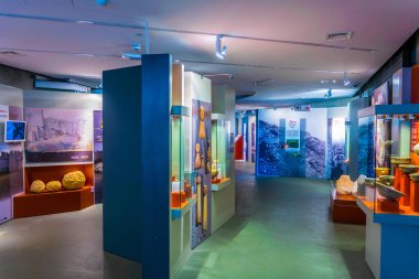 Xaghra, Malta, 7 Haziran 2017: Ggantija Neolitik tapınak Xaghra, Gozo, Malt, adanmış bir musem içinin