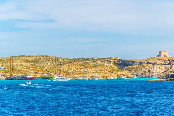 Comino Malta Května 2017 Turistické Lodě Jsou Kotvící Poblíž Ostrova — Stock fotografie