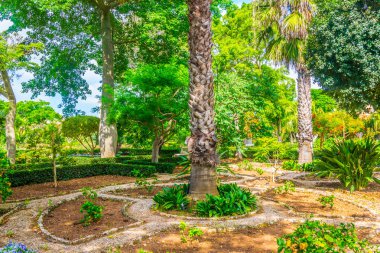 Palazzo Parisio Naxxar, Malt içinde bahçeleri