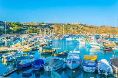 Balıkçı tekneleri demirlemek Mgarr, Gozo, Malt