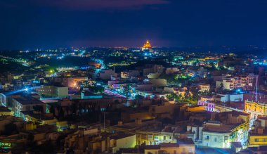 Havadan görünümden Il-Kastell Kalesi gece, Gozo, Malt sırasında Victoria (Rabat)