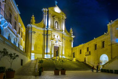 Varsayım Katedrali Victoria (Rabat), Gozo, Malt Il-Kastell Kalesi içinde gece görünümü