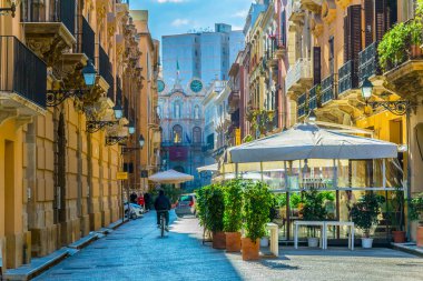 Trapani, İtalya, 21 Nisan 2017: Corso Vittorio Emanuele Trapani, Sicilya, Ital görünümünü