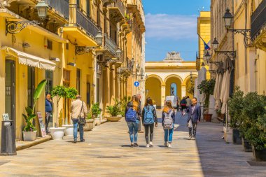 Trapani, İtalya, 21 Nisan 2017: Via torre arsa içinde Trapani, Sicilya, Ital görünümünü