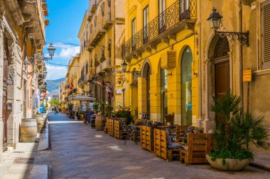 Trapani, İtalya, 21 Nisan 2017: Via torre arsa içinde Trapani, Sicilya, Ital görünümünü