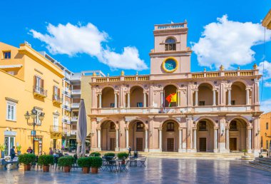 Marsala, İtalya, 21 Nisan 2017: Marsala, Sicilya, Ital Palazzo XII Aprile görünümünü