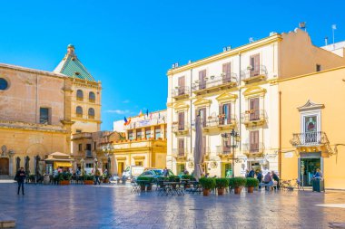 Marsala, İtalya, 21 Nisan 2017: Marsala, Sicilya, Ital Piazza Loggia görünümünü