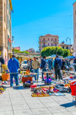 Palermo, İtalya, 23 Nisan 2017: İnsanlar aracılığıyla Mercato di Ballaro Palermo, Sicilya, Ital içinde gezinme