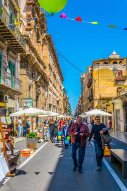 Palermo, İtalya, 23 Nisan 2017: Görünümünü bir via Palermo, Sicilya, Ital vittorio emanuele