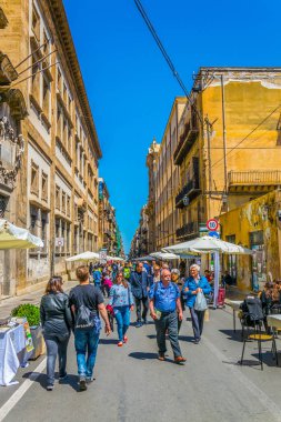 Palermo, İtalya, 23 Nisan 2017: Görünümünü bir via Palermo, Sicilya, Ital vittorio emanuele