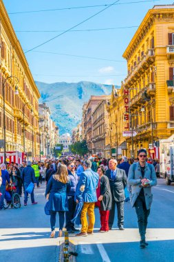 Palermo, İtalya, 23 Nisan 2017: Görünümünü bir via Palermo, Sicilya, Ital Roma