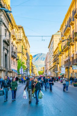 Palermo, İtalya, 23 Nisan 2017: Görünümünü bir via Palermo, Sicilya, Ital Roma