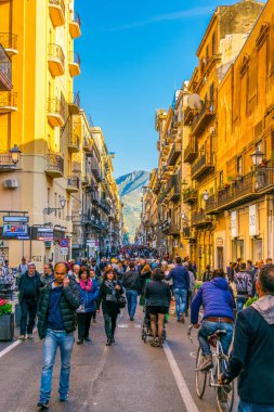 Palermo, İtalya, 23 Nisan 2017: Görünümünü bir via Palermo, Sicilya, Ital Roma