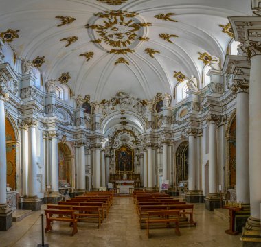 Noto, İtalya, 25 Nisan 2017: İç chiesa di Santa Chiara Noto, Sicilya, Ital