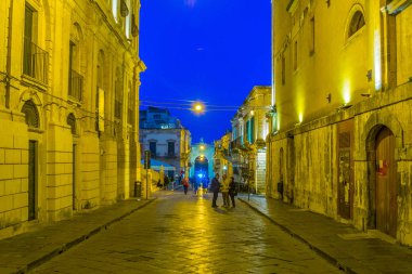 Noto, İtalya, 25 Nisan 2017: Corso Vittorio Emanuele Noto, Sicilya, Ital gün batımı görünümü