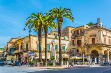 Modica, İtalya, 26 Nisan 2017: Görünüm piazza principe di Napoli içinde Modica, Sicilya, Ital