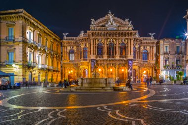 Catania, İtalya, 27 Nisan 2017: Gece görünümünü teatro Massimo Bellini, Catania, Sicilya, Ital