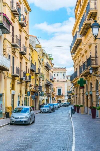 Agrigento Italië April 2017 Uitzicht Een Smalle Straat Historische Stad — Stockfoto