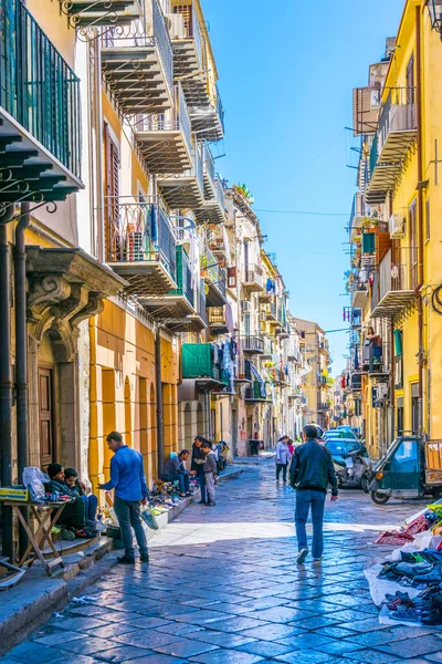 Palermo Italy April 2017 View Narrow Street Palermo Sicily Ital — Stock Photo, Image