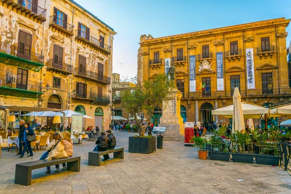 Palermo Italië April 2017 Weergave Van Een Plein Piazza Bologni — Stockfoto