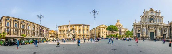 Catania Italia Abril 2017 Vista Plaza Duomo Dominada Por Catedral —  Fotos de Stock